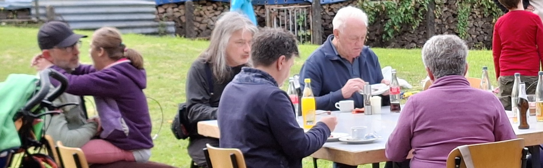 austausch beim fest
